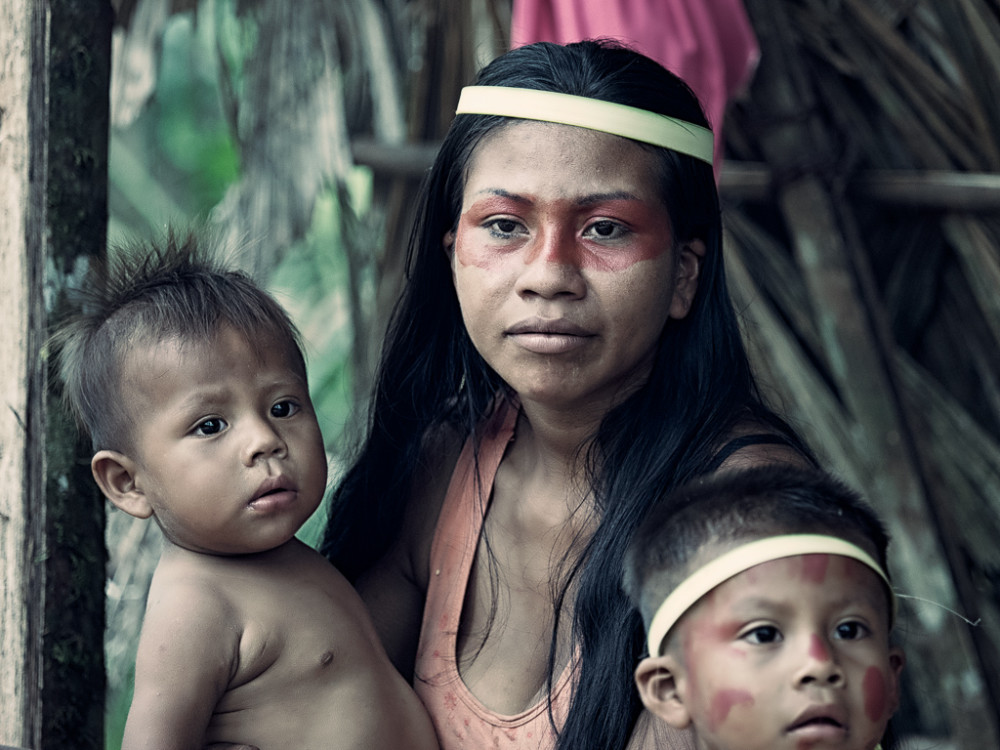 Tribe 4. Индейцы ваорани Эквадор. Эквадор ваорани племя ваорани. Племя ваорани Амазонка дети.